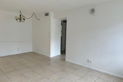 Купить кондоминиум в Корал-Спрингс, Флорида 2 спальни, № 1983877 - фото 3