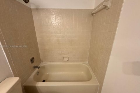 Купить кондоминиум в Корал-Спрингс, Флорида 2 спальни, № 1983877 - фото 12