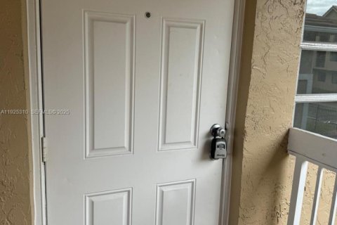 Купить кондоминиум в Корал-Спрингс, Флорида 2 спальни, № 1983877 - фото 1