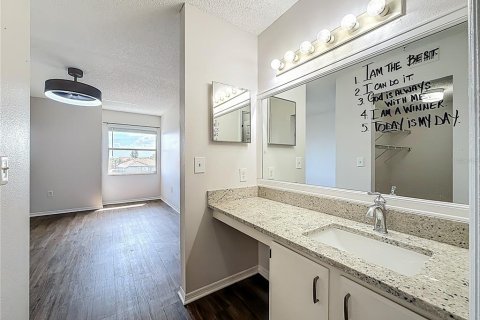 Condo in Clearwater, Florida, 2 bedrooms № 2100260 - photo 26
