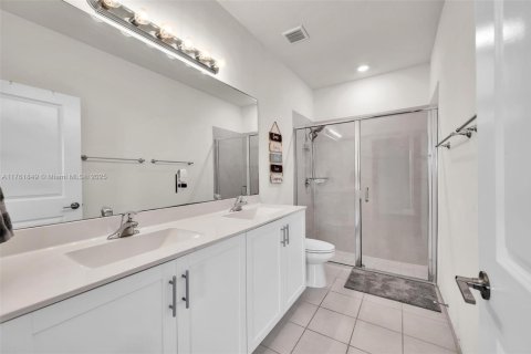 House in Homestead, Florida 4 bedrooms, 202.34 sq.m. № 1700340 - photo 19