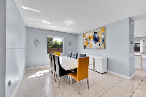 House in Homestead, Florida 4 bedrooms, 202.34 sq.m. № 1700340 - photo 10