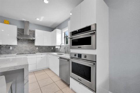 House in Homestead, Florida 4 bedrooms, 202.34 sq.m. № 1700340 - photo 15