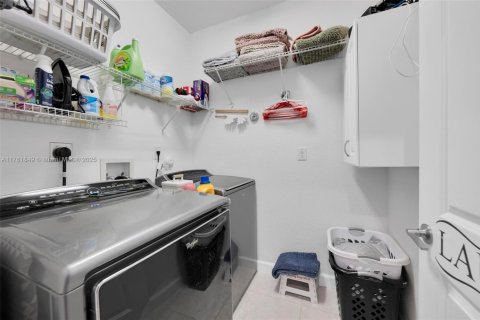 House in Homestead, Florida 4 bedrooms, 202.34 sq.m. № 1700340 - photo 25