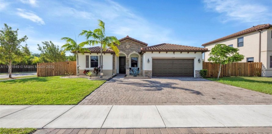House in Homestead, Florida 4 bedrooms, 202.34 sq.m. № 1700340