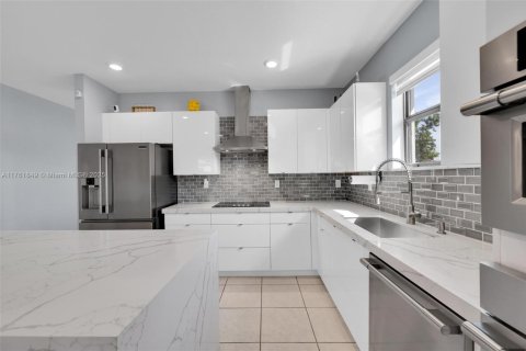 House in Homestead, Florida 4 bedrooms, 202.34 sq.m. № 1700340 - photo 13