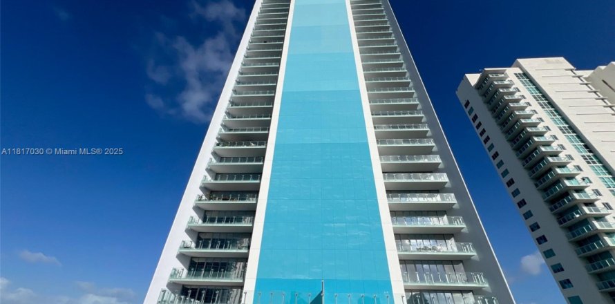 Condominio en Miami, Florida, 1 dormitorio № 1770565