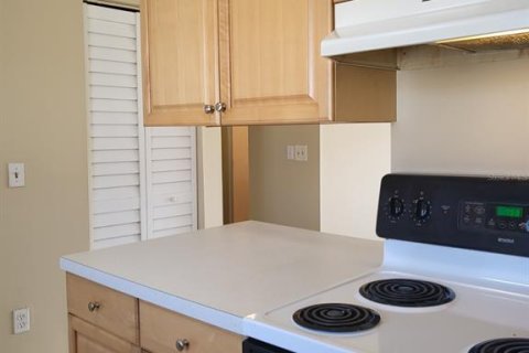 Condo in Sarasota, Florida, 2 bedrooms  № 2208406 - photo 15