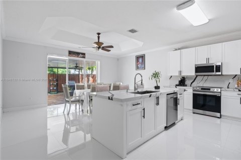 House in Homestead, Florida 4 bedrooms, 182.74 sq.m. № 1844075 - photo 9
