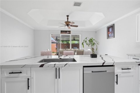 House in Homestead, Florida 4 bedrooms, 182.74 sq.m. № 1844075 - photo 10