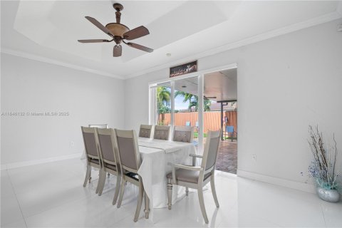 House in Homestead, Florida 4 bedrooms, 182.74 sq.m. № 1844075 - photo 13
