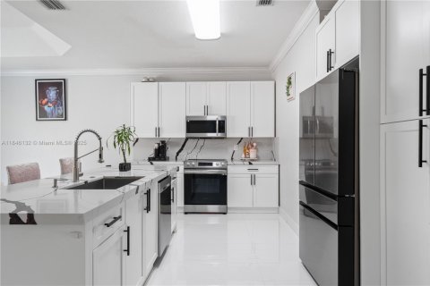 House in Homestead, Florida 4 bedrooms, 182.74 sq.m. № 1844075 - photo 8