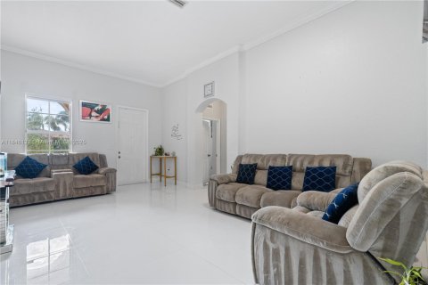 House in Homestead, Florida 4 bedrooms, 182.74 sq.m. № 1844075 - photo 5