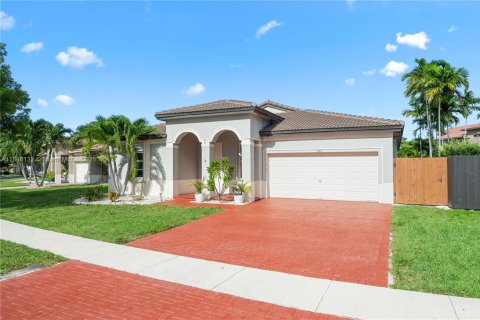 House in Homestead, Florida 4 bedrooms, 182.74 sq.m. № 1844075 - photo 2