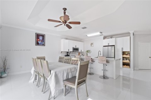 House in Homestead, Florida 4 bedrooms, 182.74 sq.m. № 1844075 - photo 12