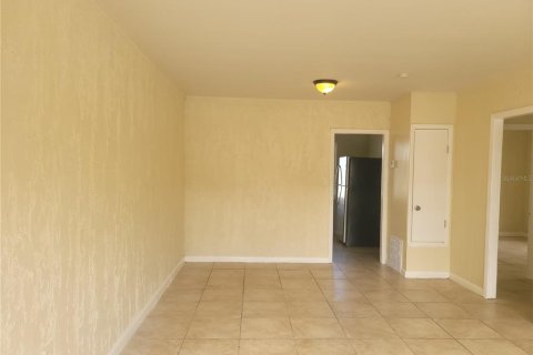 Снять в аренду квартиру в Тайтусвилл, Флорида 4 комнаты, 130.99м2, № 2114406 - фото 2