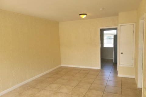 Снять в аренду квартиру в Тайтусвилл, Флорида 4 комнаты, 130.99м2, № 2114406 - фото 5
