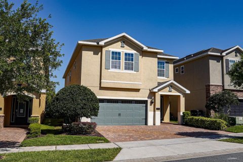 Casa en venta en Kissimmee, Florida, 8 dormitorios, 316.98 m2 № 1917642 - foto 2