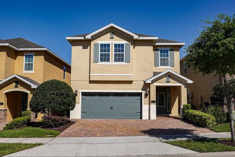 Casa en venta en Kissimmee, Florida, 8 dormitorios, 316.98 m2 № 1917642 - foto 1