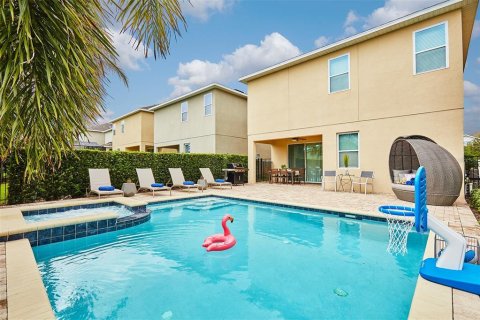 Casa en venta en Kissimmee, Florida, 8 dormitorios, 316.98 m2 № 1917642 - foto 3
