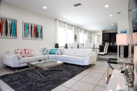 Casa en venta en Kissimmee, Florida, 8 dormitorios, 316.98 m2 № 1917642 - foto 15