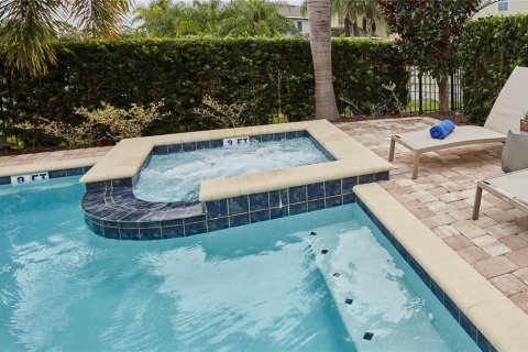 Casa en venta en Kissimmee, Florida, 8 dormitorios, 316.98 m2 № 1917642 - foto 9