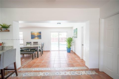 Купить виллу или дом в Катлер-Бей, Флорида 4 спальни, 167.22м2, № 1936051 - фото 8