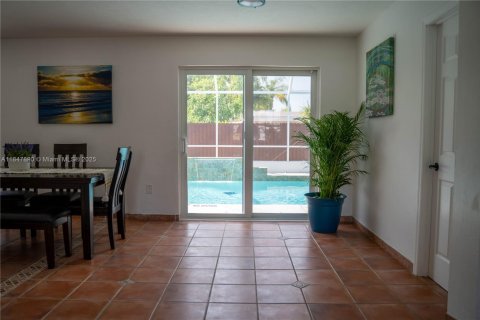 Купить виллу или дом в Катлер-Бей, Флорида 4 спальни, 167.22м2, № 1936051 - фото 21