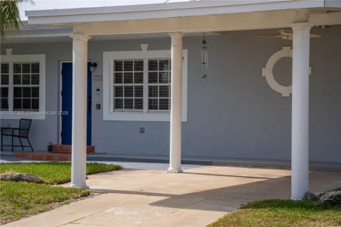 Купить виллу или дом в Катлер-Бей, Флорида 4 спальни, 167.22м2, № 1936051 - фото 13