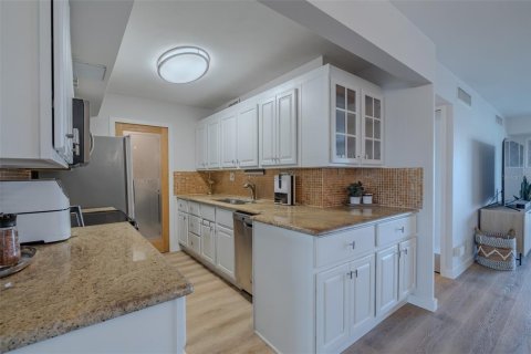 Купить кондоминиум в Трежер-Айленд, Флорида 5 комнат, 83.15м2, № 2097262 - фото 11