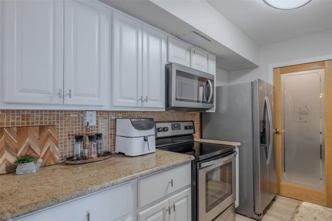 Купить кондоминиум в Трежер-Айленд, Флорида 5 комнат, 83.15м2, № 2097262 - фото 13