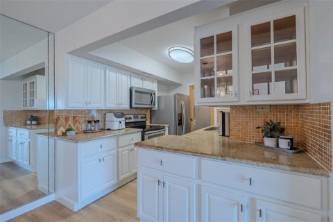 Купить кондоминиум в Трежер-Айленд, Флорида 5 комнат, 83.15м2, № 2097262 - фото 12