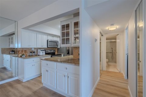Купить кондоминиум в Трежер-Айленд, Флорида 5 комнат, 83.15м2, № 2097262 - фото 10