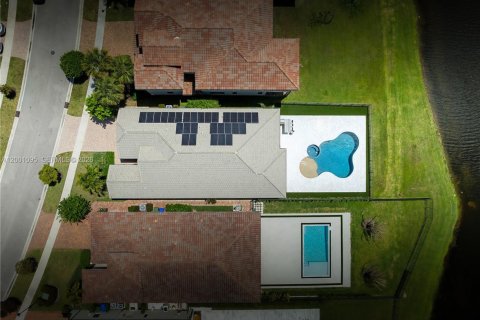 House in Pembroke Pines, Florida 3 bedrooms, 215.63 sq.m. № 2065798 - photo 4