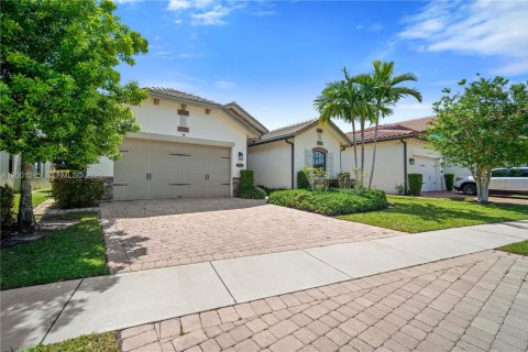 House in Pembroke Pines, Florida 3 bedrooms, 215.63 sq.m. № 2065798 - photo 6
