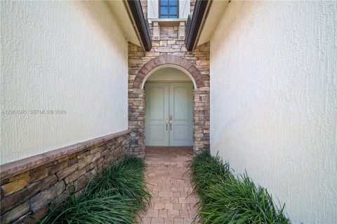 House in Pembroke Pines, Florida 3 bedrooms, 215.63 sq.m. № 2065798 - photo 7