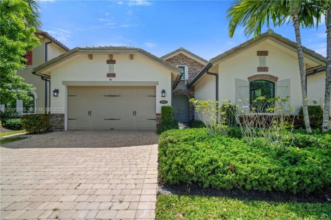 House in Pembroke Pines, Florida 3 bedrooms, 215.63 sq.m. № 2065798