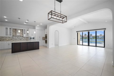 House in Pembroke Pines, Florida 3 bedrooms, 215.63 sq.m. № 2065798 - photo 13