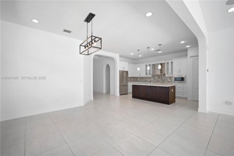 House in Pembroke Pines, Florida 3 bedrooms, 215.63 sq.m. № 2065798 - photo 14