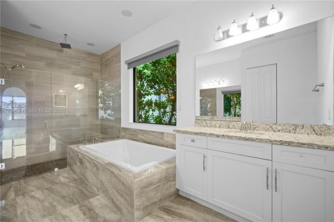 House in Pembroke Pines, Florida 3 bedrooms, 215.63 sq.m. № 2065798 - photo 27