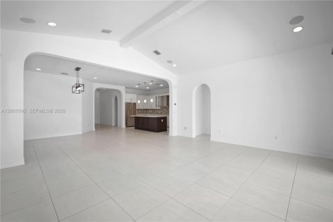 House in Pembroke Pines, Florida 3 bedrooms, 215.63 sq.m. № 2065798 - photo 15