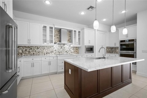 House in Pembroke Pines, Florida 3 bedrooms, 215.63 sq.m. № 2065798 - photo 19