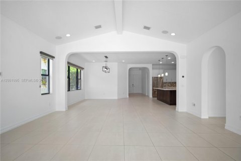 House in Pembroke Pines, Florida 3 bedrooms, 215.63 sq.m. № 2065798 - photo 16