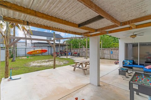 Купить виллу или дом в Хомстед, Флорида 3 спальни, 111.2м2, № 1956350 - фото 2