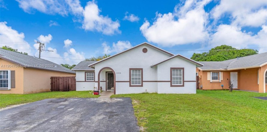 Дом в Хомстед, Флорида 3 спальни, 111.2м2 № 1956350