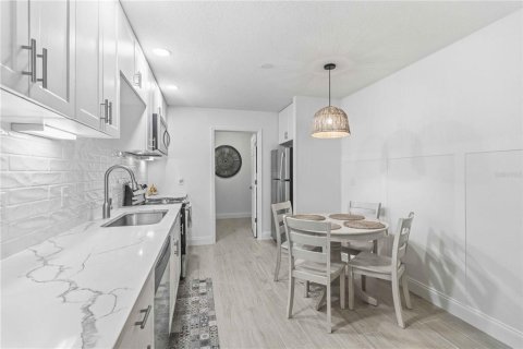 Condo in Bradenton, Florida, 2 bedrooms № 2220437 - photo 3