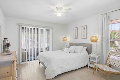 Condo in Bradenton, Florida, 2 bedrooms № 2220437 - photo 18