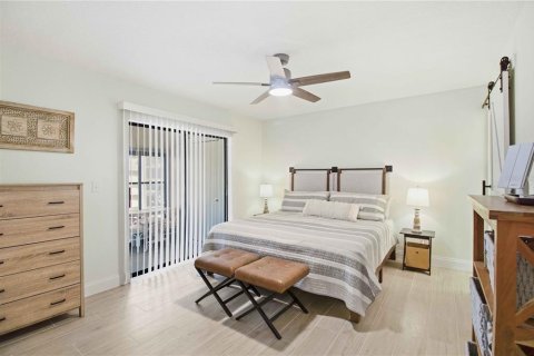 Condo in Bradenton, Florida, 2 bedrooms № 2220437 - photo 22