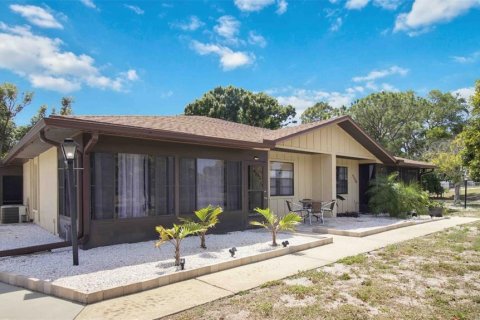 Condo in Bradenton, Florida, 2 bedrooms № 2220437 - photo 2