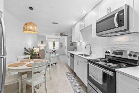 Condo in Bradenton, Florida, 2 bedrooms № 2220437 - photo 6